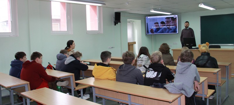 Во время весенних каникул школьники посетили  Музейную экспозицию имени П.П.Карповича «Радионостальгия»