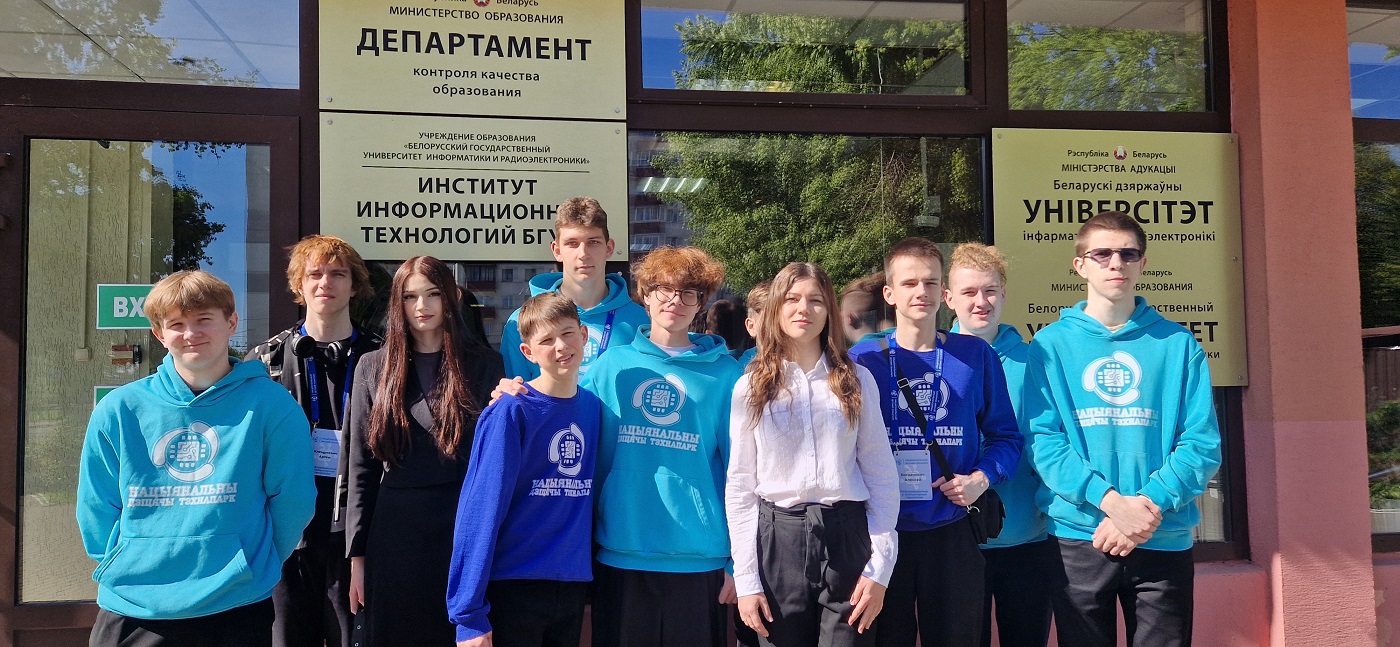 Музейную экспозицию имени П.П. Карповича «Радионостальгия» посетили учащиеся Национального детского технопарка