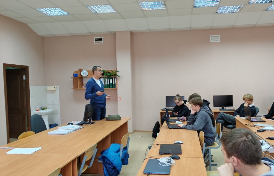 Представитель ФКТ ИИТ БГУИР, заместитель декана Маковский М.Л., посетил г. Бобруйск